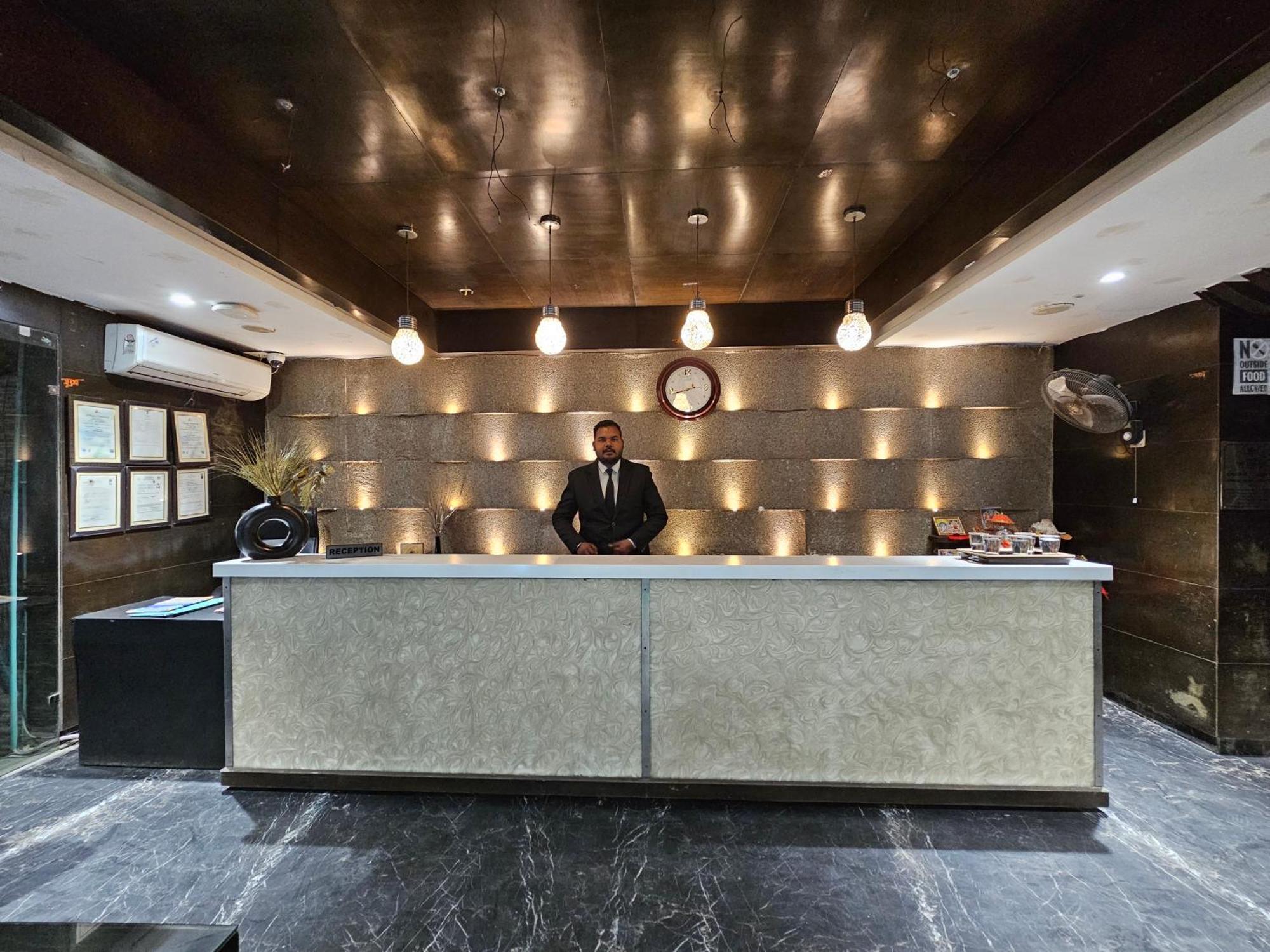 Hotel Mk Vivanta Gwalior Exterior foto